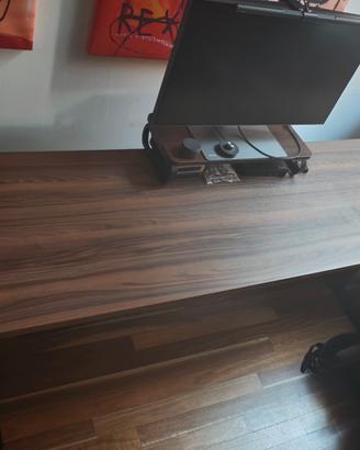 Scrivania elettrica regolabile in altezza