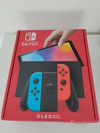 Nintendo Switch OLED completa di accessori
