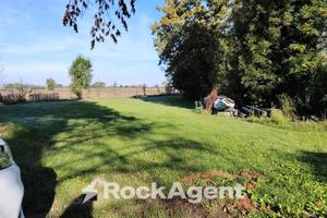 Casa indipendente con giardino, bosco e magazzino