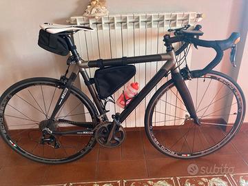 Bicicletta da strada carbonio/titanio