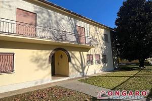 Appartamento di 135 m² con 5 locali e box auto a C