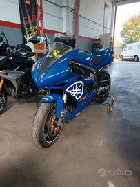 YAMAHA R1 PRONTO PISTA