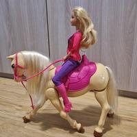 Barbie e cavallo che cammina