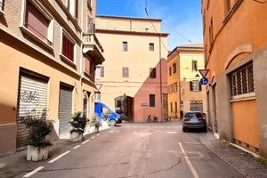 Magazzino a Bologna 3 locali