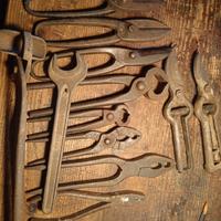 attrezzi antichi vecchi mestieri forgiati