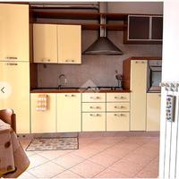 cucina completa gialla