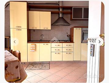 cucina completa gialla