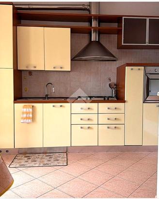 cucina completa gialla