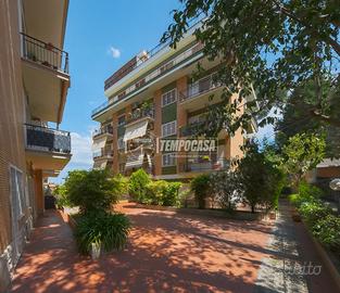 TRILOCALE CON 3 BALCONI CASSIA