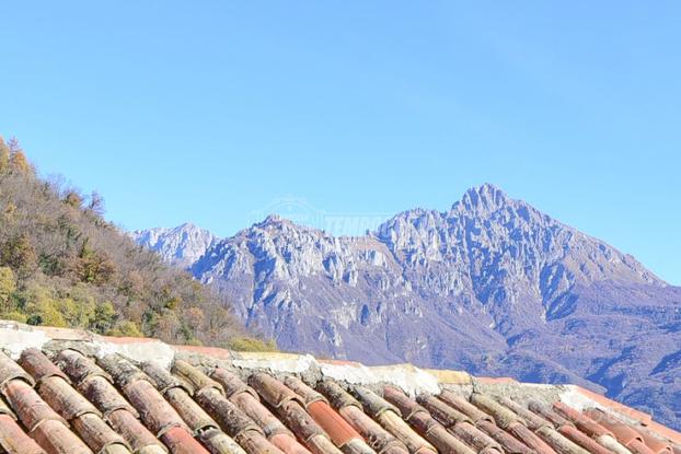 PORZIONE DI CASA CON BALCONE!!