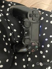 Play station 4 pro con piu di 30 giochi  dentro