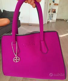 Borsa marca piubag con manici e tracolla