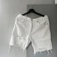 Pantaloncini di jeans con strappi bershka da uomo