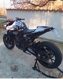 KTM Duke 790