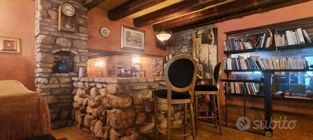 Rustico / Casale di 2268 m² con più di 5 locali a - Vista 3