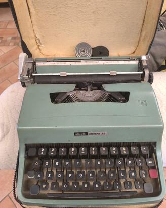 OLIVETTI Lettera 32Vintage+ radio Larsen omaggio. 