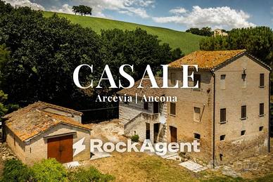 Rustico / Casale di 307 m² con più di 5 locali e b