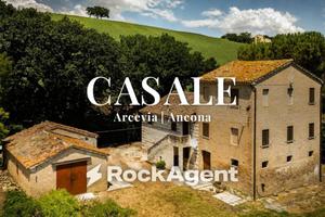 Rustico / Casale di 307 m² con più di 5 locali e b