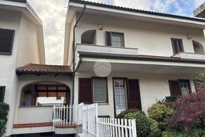 VILLA A SCHIERA A RIVALTA DI TORINO