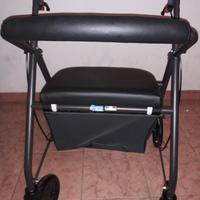 Deambulatore per anziani pieghevole con seduta