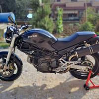 DUCATI Monster 600 .