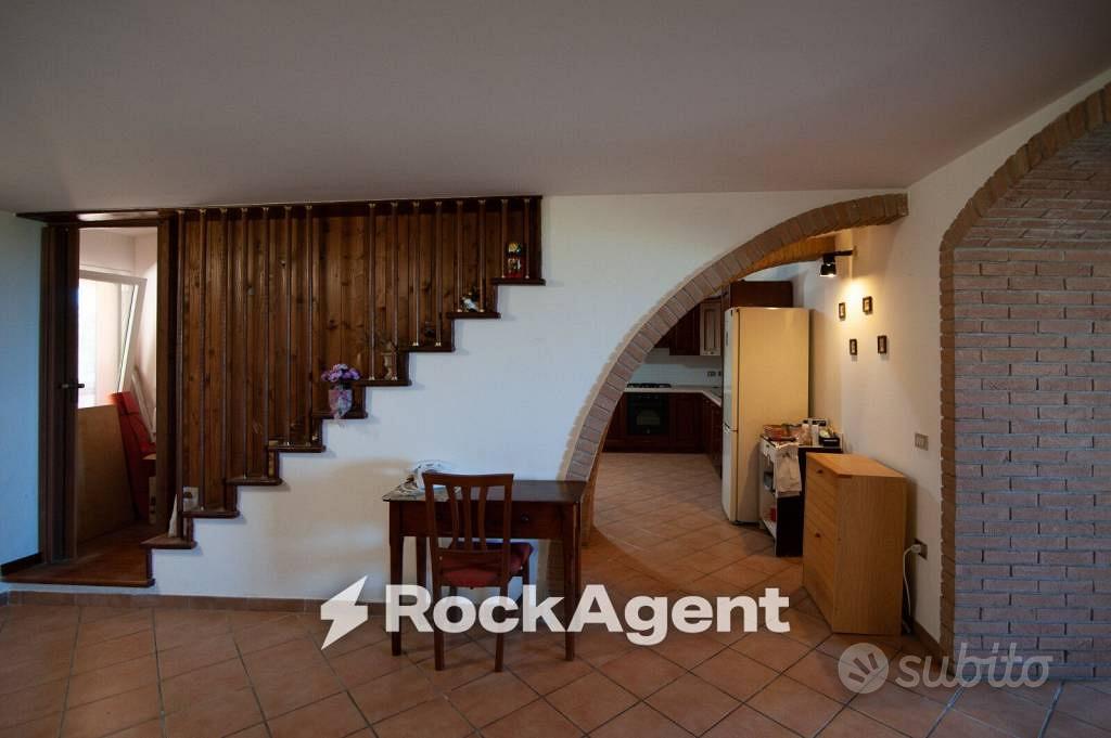 Rustico / Casale di 370 m² con 5 locali e box auto - Vista 5