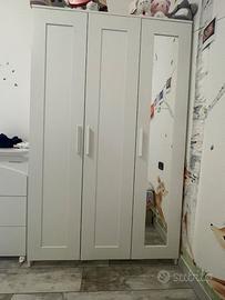 Mobile Ikea tre ante con specchio