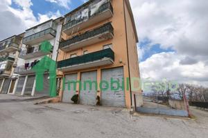 Appartamento di 128 m² con più di 5 locali e box a