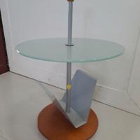 Tavolino in vetro con porta riviste