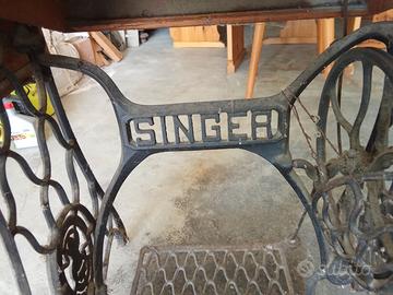 Macchina da cucire ANTICA  marca SINGER