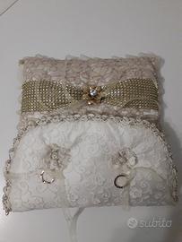 Cuscinetti portafedi esclusivi fatti a mano.