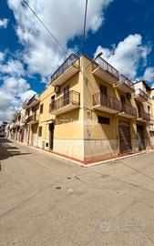 CASA INDIPENDENTE CON TRIPLA ESPOSIZIONE