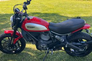 Ducati Scrambler Icon 800 accessoriata