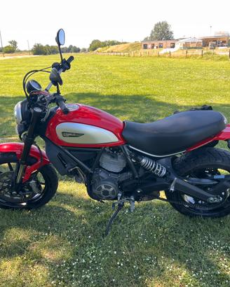 Ducati Scrambler Icon 800 accessoriata