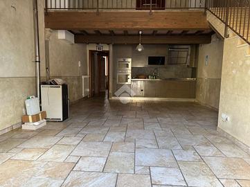 CASA SEMINDIPENDENTE A PONTE BUGGIANESE