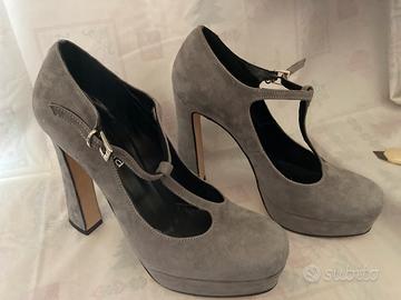 Scarpe con tacco alto