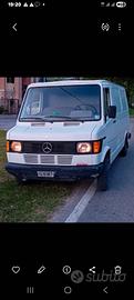 Mercedes Benz 207d