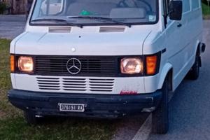 Mercedes Benz 207d