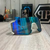 Occhiali nuovi professionali alla moda