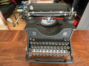 Macchina da scrivere Olivetti M40