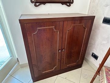 Armadietto in legno