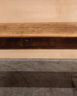 tavolo in legno con sedie