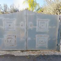 Cancello in ferro zincato a doppia anta battente