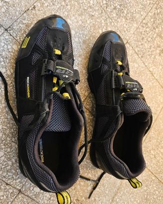 Scarpe da bicicletta con attacchi + accessori bici