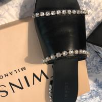 Sandali in pelle nera con profili gioiello Nuovi