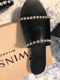 Sandali in pelle nera con profili gioiello Nuovi