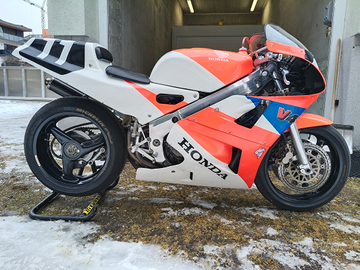 Honda RC 30