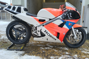 Honda RC 30