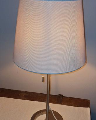 Lampada da tavolo bianca