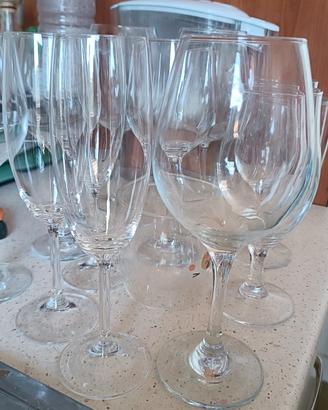 Calice di vino e 2 bicchieri 